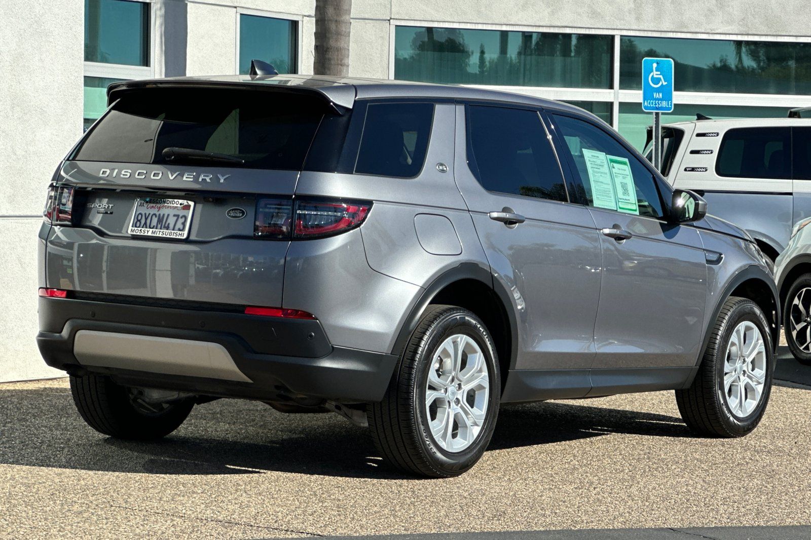 2020 Land Rover Discovery Sport S photo 4