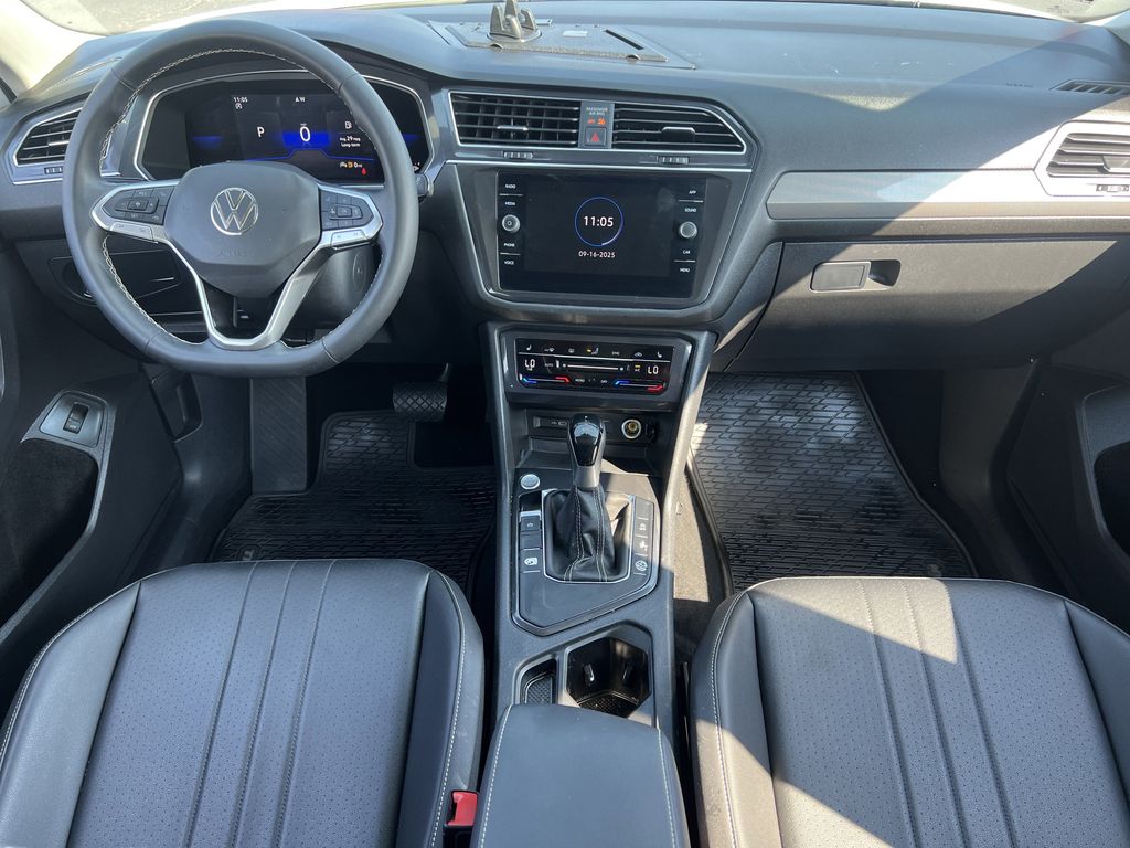 2022 Volkswagen Tiguan SE photo 2