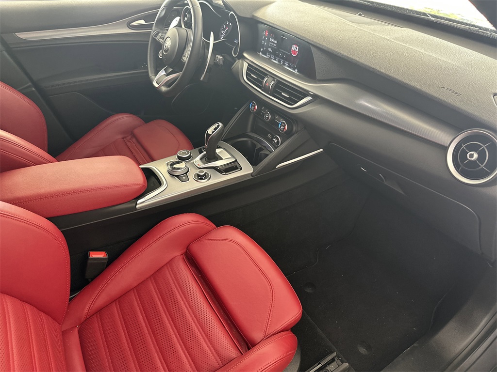 2023 Alfa Romeo Stelvio Ti photo 35