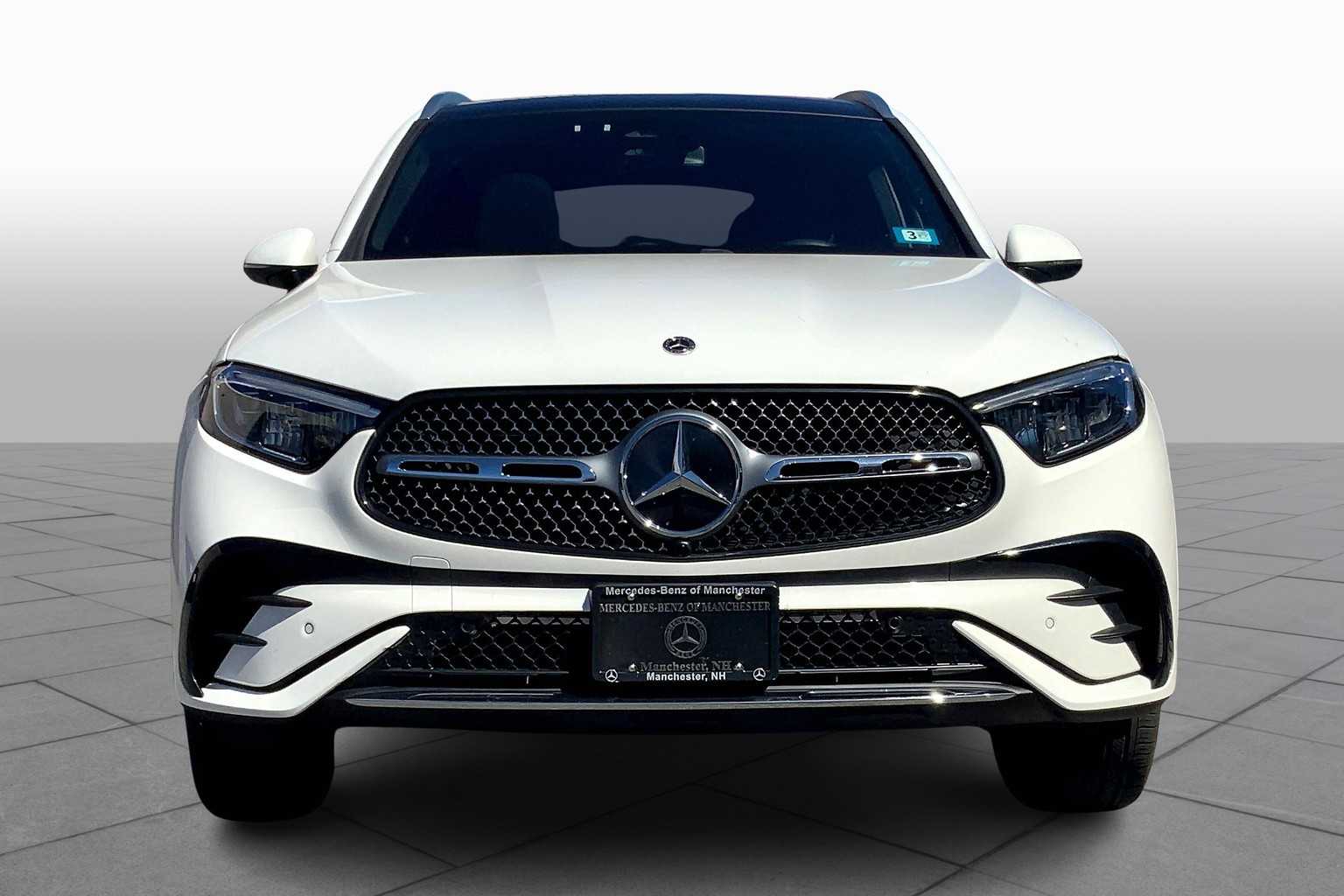 2025 Mercedes Benz GLC 300 4MATIC photo 3