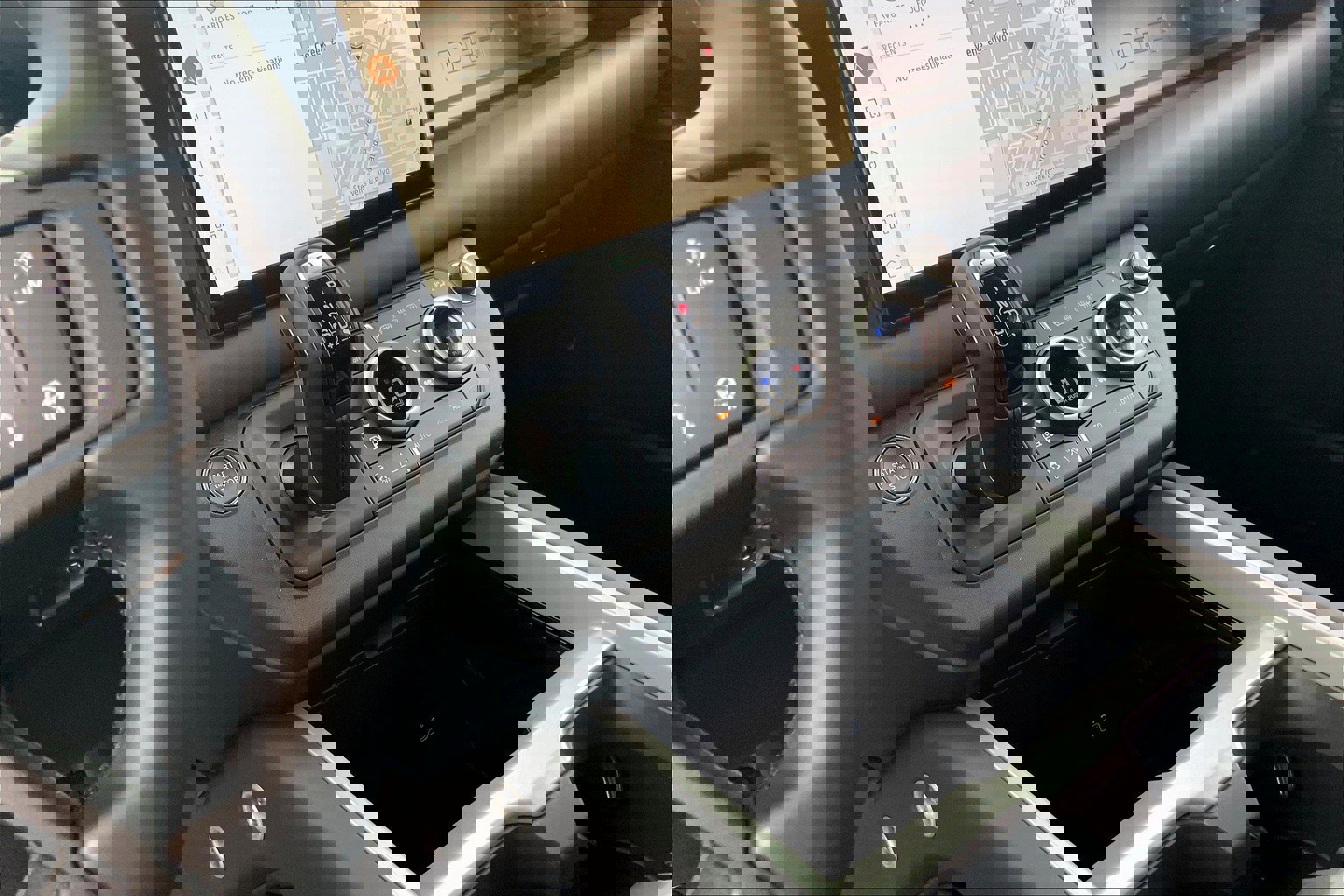 2025 Land Rover Defender 110 V8 photo 4