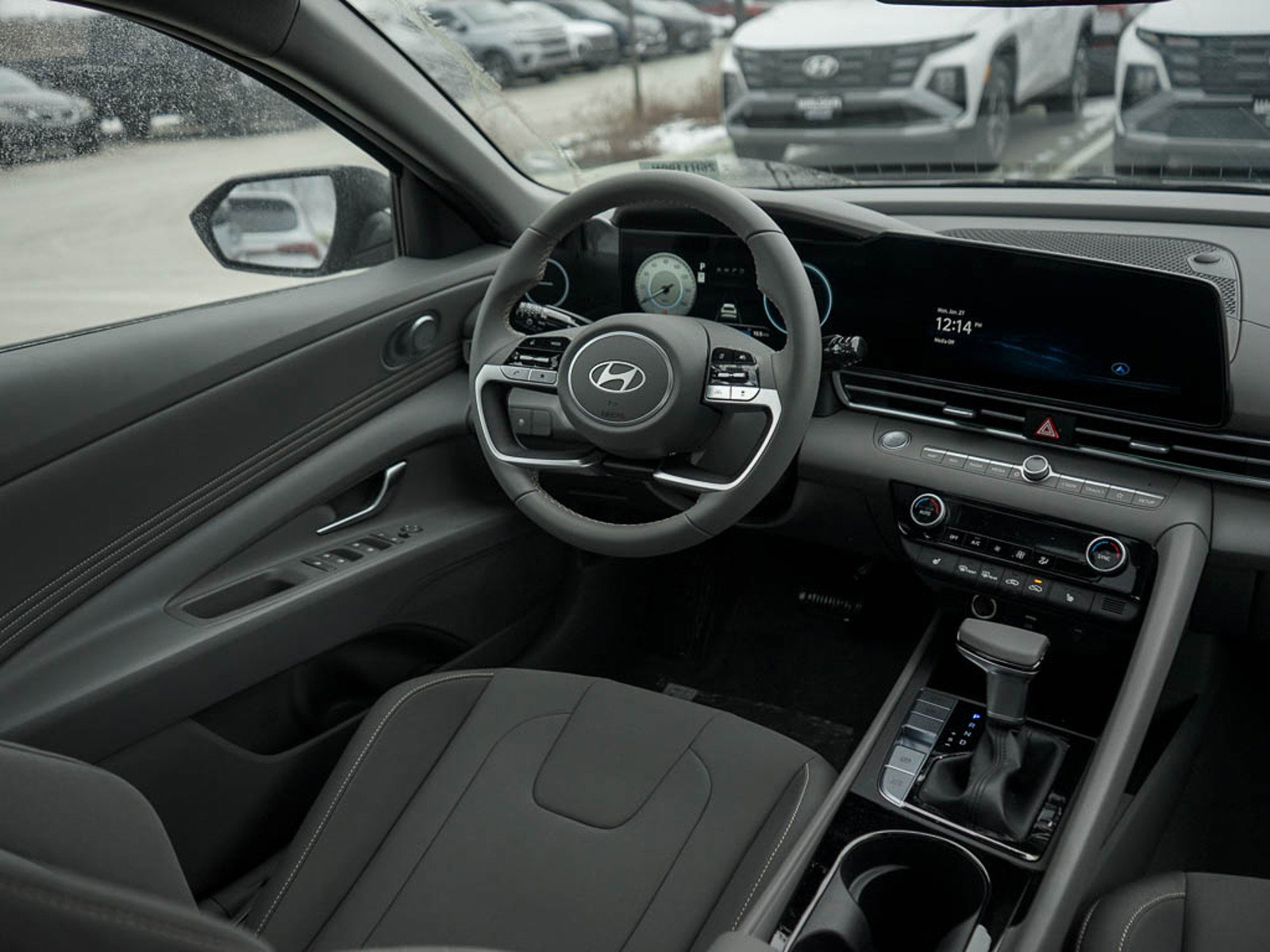 2025 Hyundai Elantra SEL Convenience photo 12