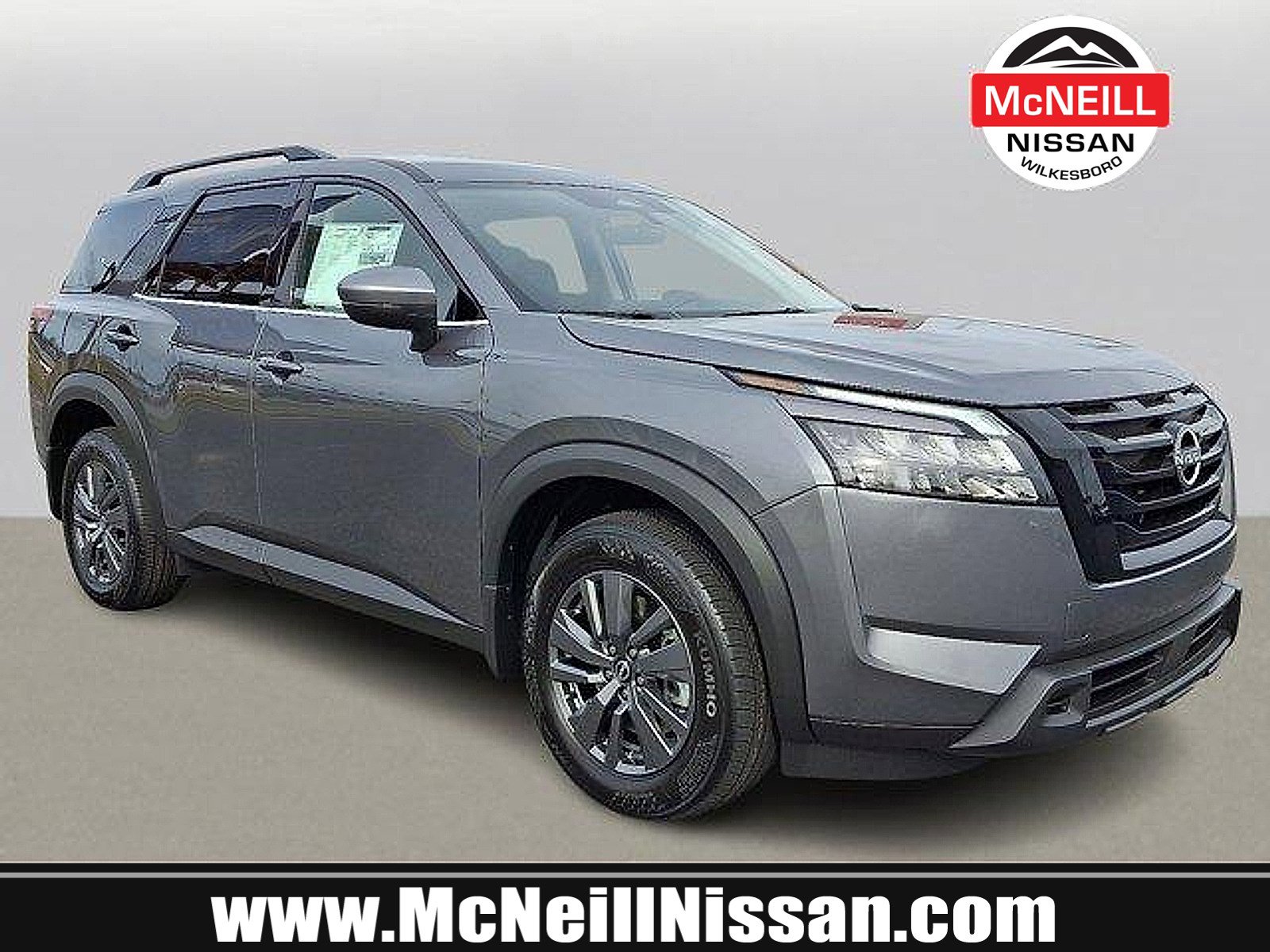 2025 Nissan Pathfinder SV's photo