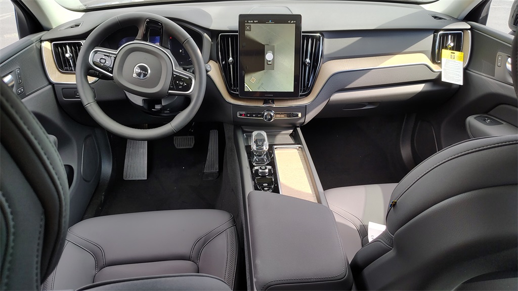 2026 Volvo XC60 B5 Plus photo 11