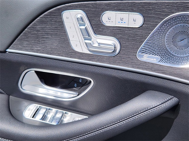 2025 Mercedes Benz GLS 450 4MATIC photo 12