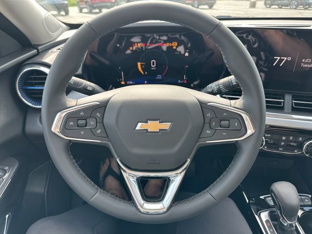 2025 Chevrolet Trax LT photo 14