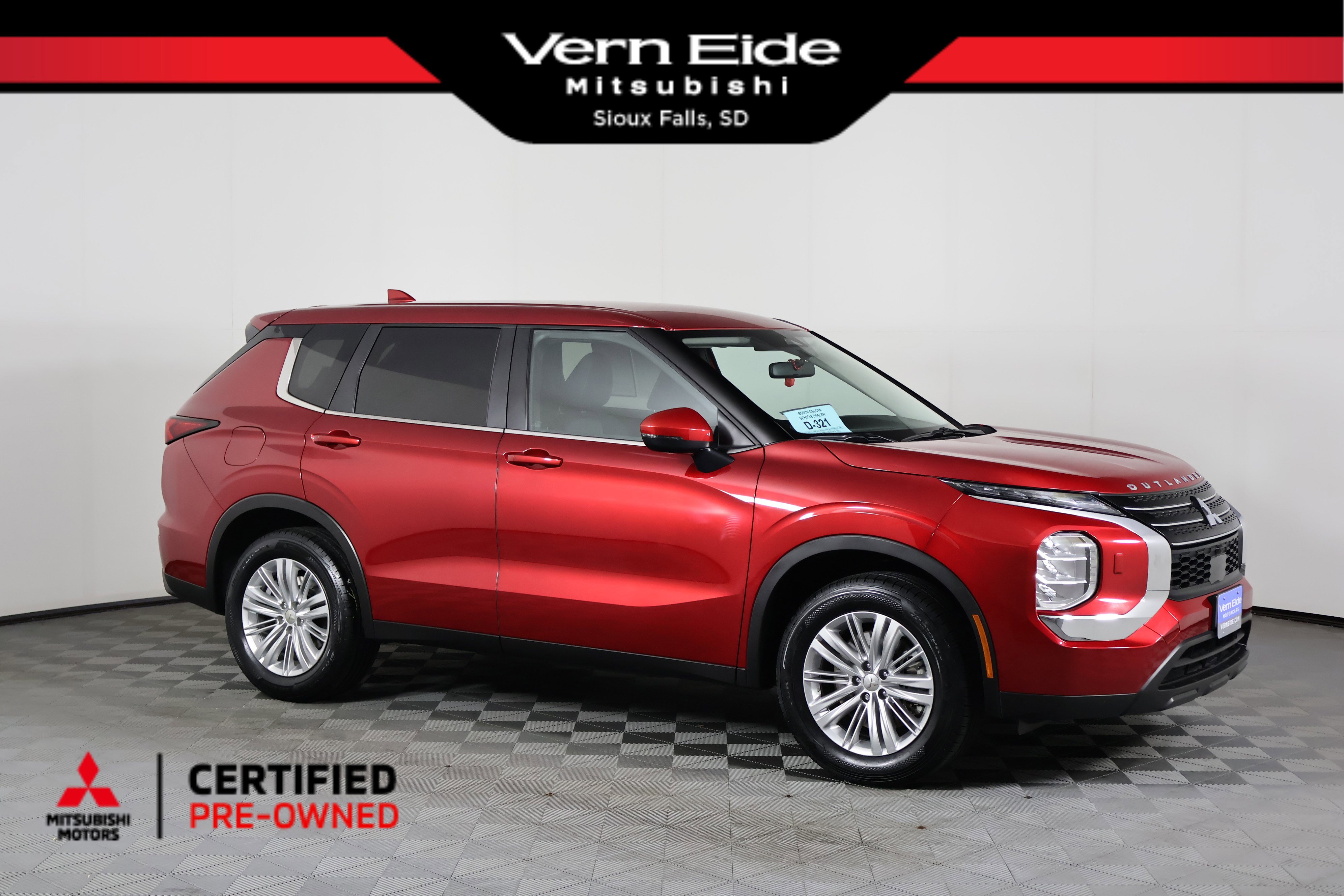 2024 Mitsubishi Outlander ES's photo