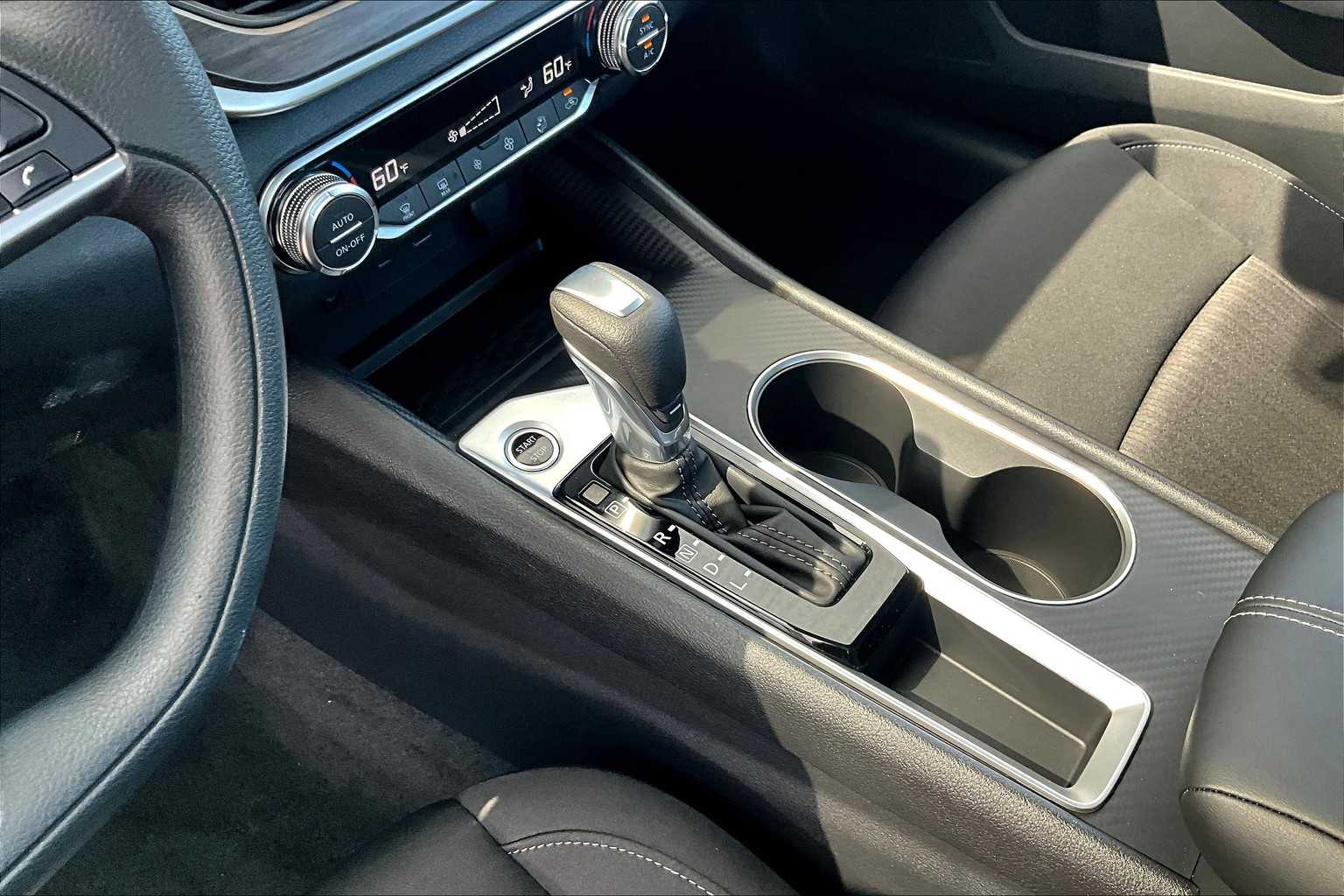 2025 Nissan Altima SV photo 11
