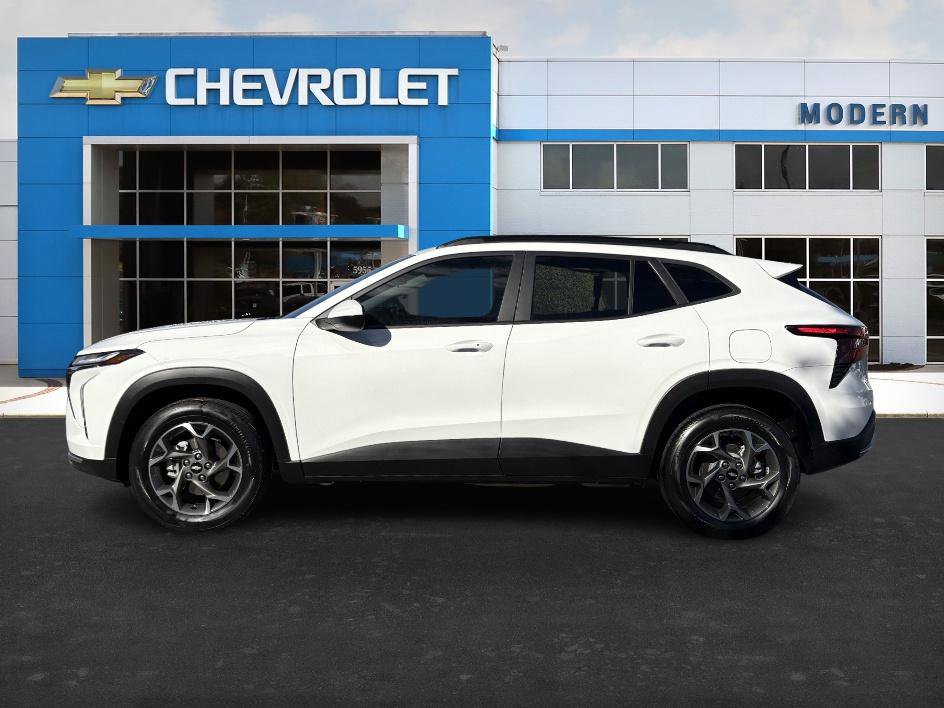 2024 Chevrolet Trax LT photo 2