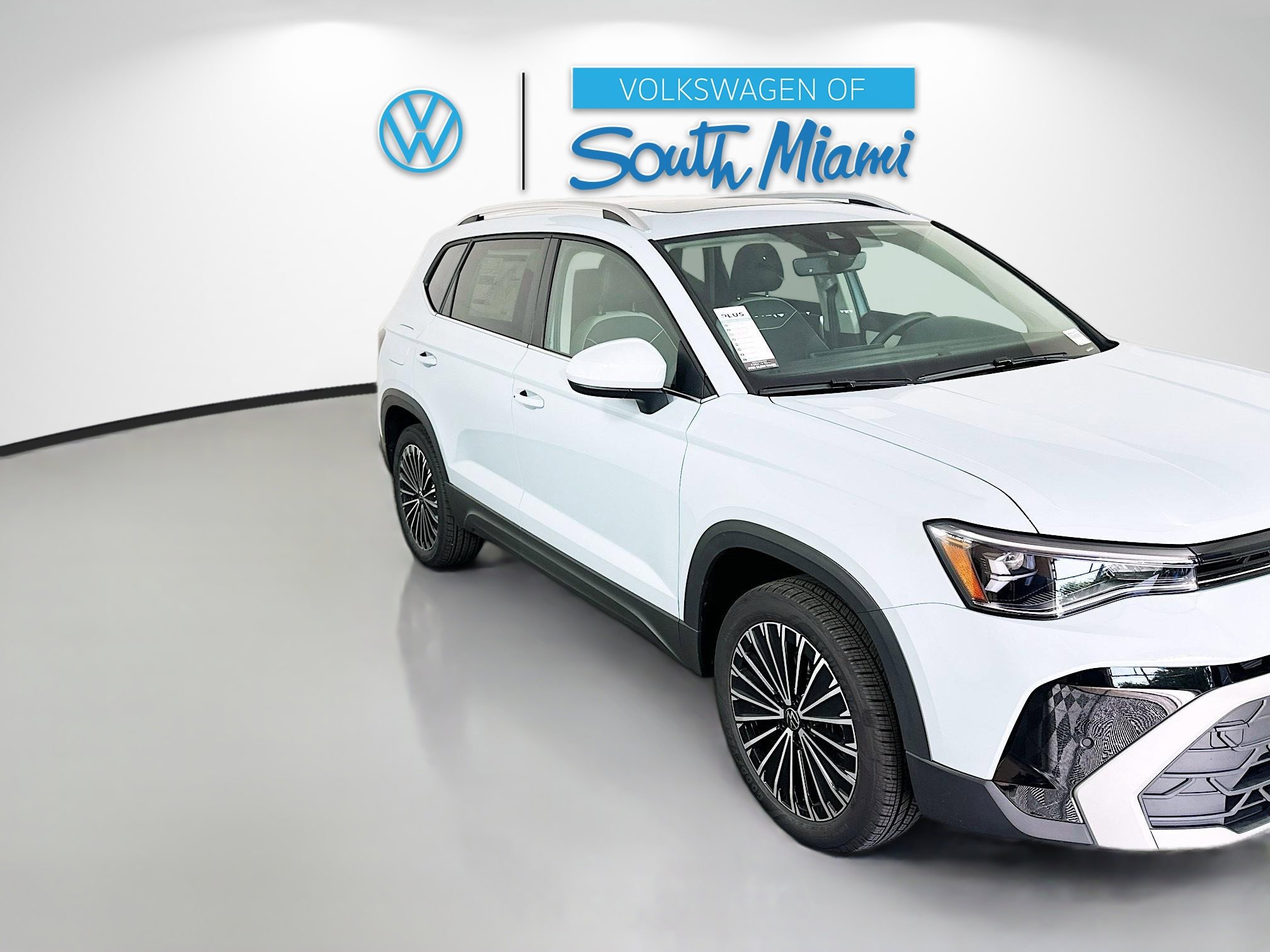 2025 Volkswagen Taos SE photo 3
