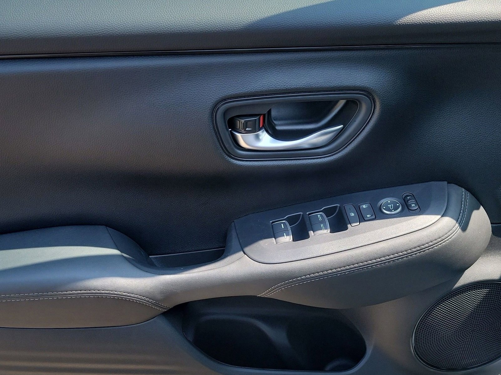 2026 Honda HR-V EX-L photo 2