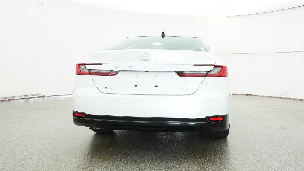 2025 Toyota Camry XLE photo 17