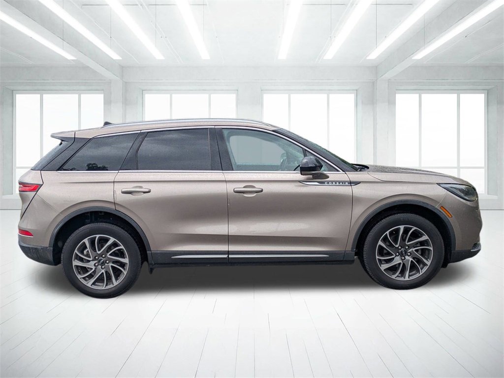 2020 Lincoln Corsair Standard photo 2