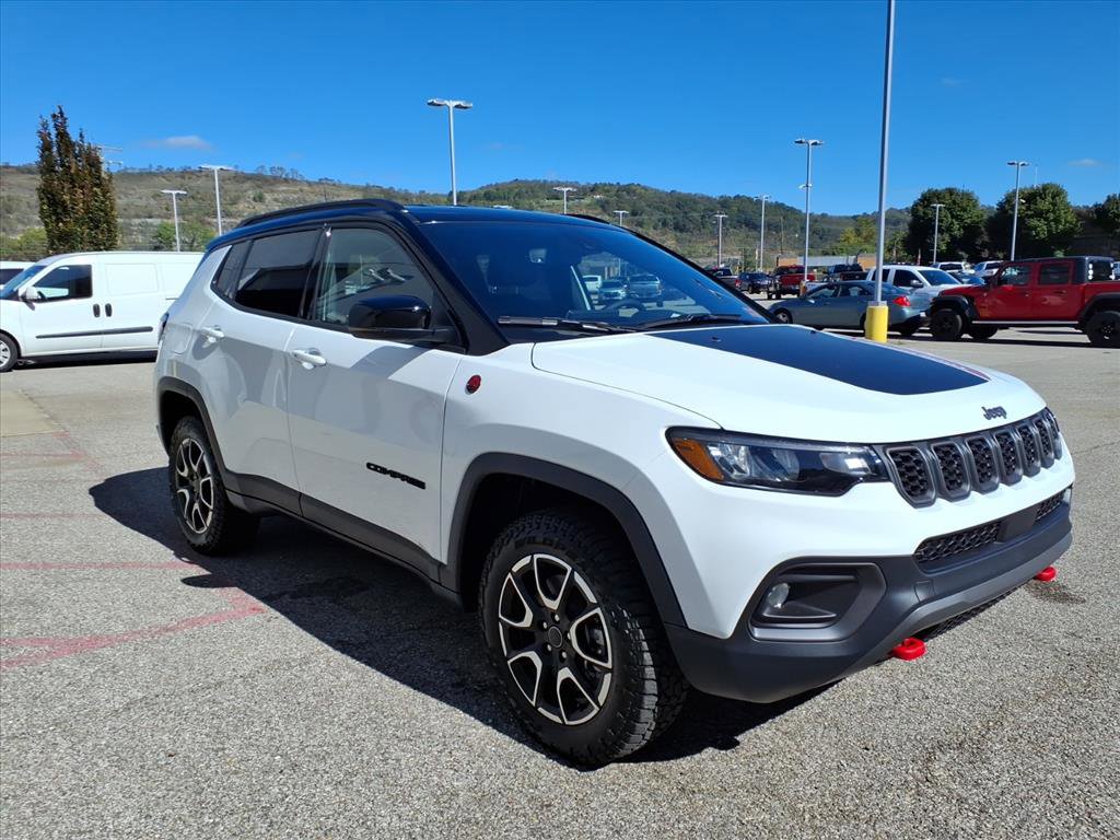 2026 Jeep Compass Trailhawk photo 4