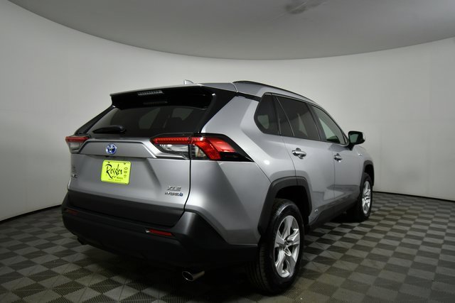2021 Toyota RAV4 Hybrid XLE photo 10