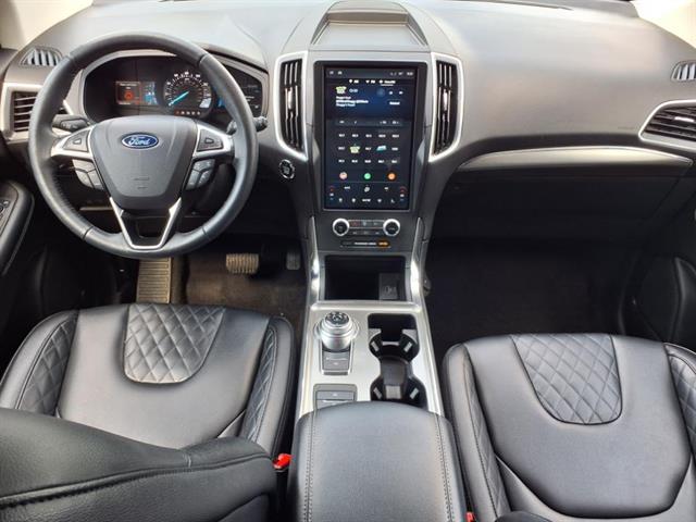 2024 Ford Edge Titanium photo 9