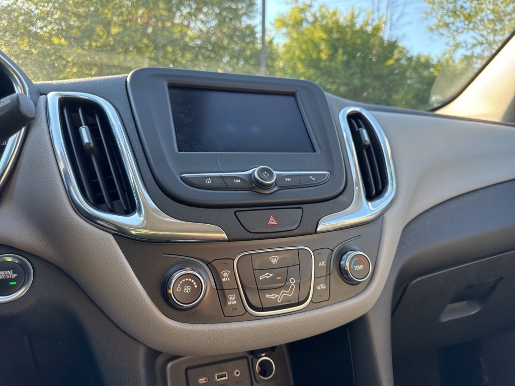2020 Chevrolet Equinox LS photo 3
