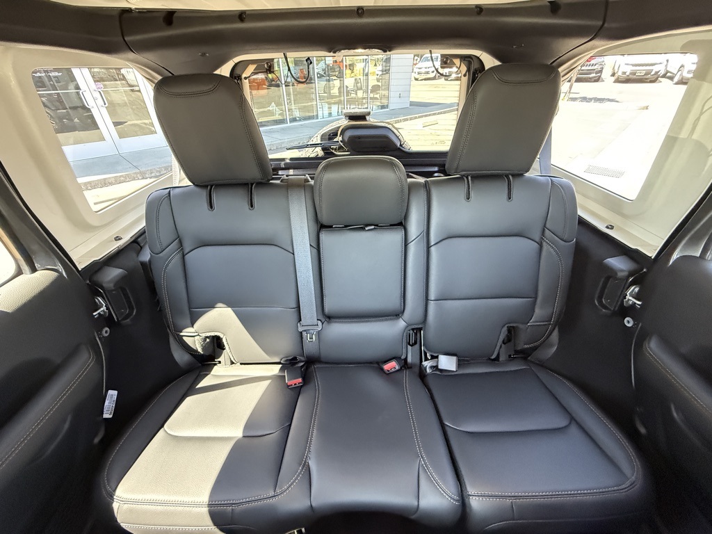 2025 Jeep Wrangler Sahara photo 11