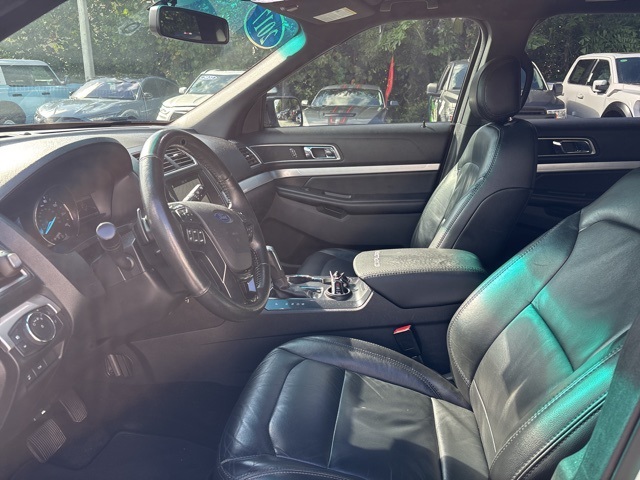 2017 Ford Explorer XLT photo 14