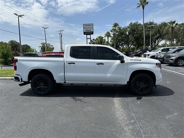 2025 Chevrolet Silverado 1500 Custom photo 3