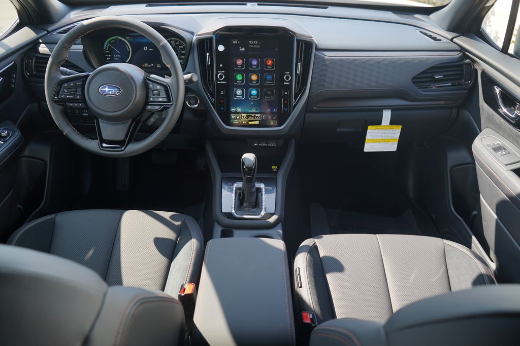 2025 Subaru Forester Touring photo 8