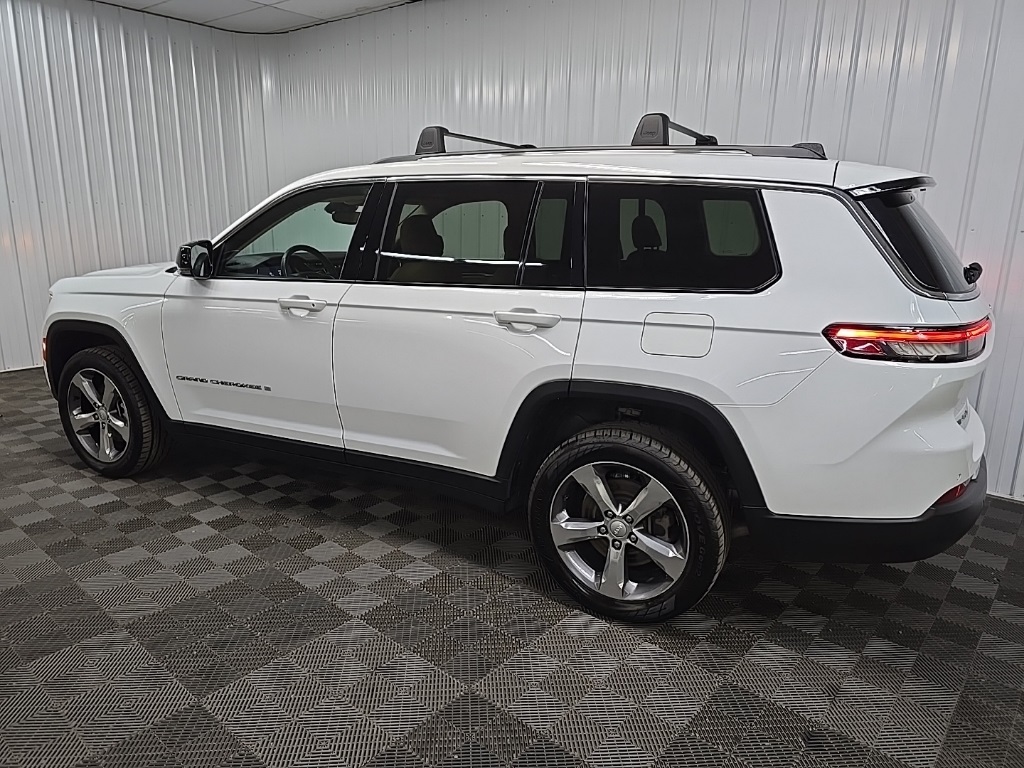 2022 Jeep Grand Cherokee Limited photo 2