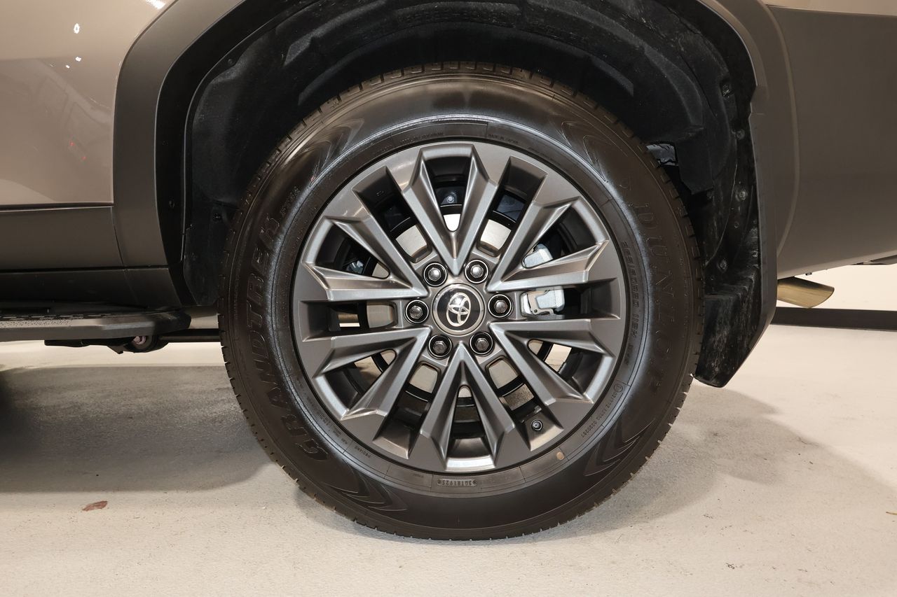 2025 Toyota Land Cruiser photo 35