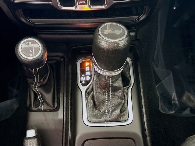 2023 Jeep Wrangler Sahara photo 17