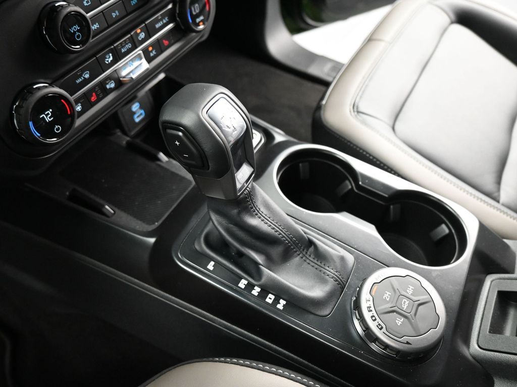 2025 Ford Bronco Outer Banks photo 15