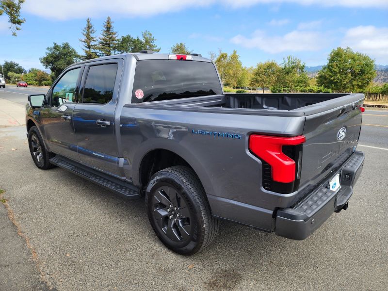 2024 Ford F-150 Lightning photo 3