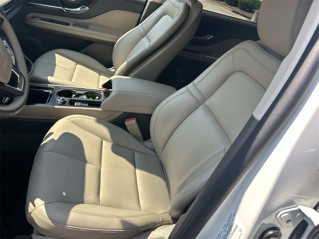 2022 Lincoln Corsair Standard photo 16