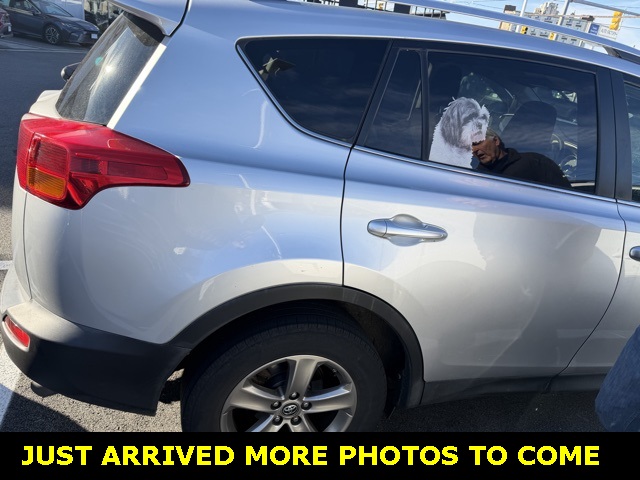 2015 Toyota RAV4 XLE photo 2