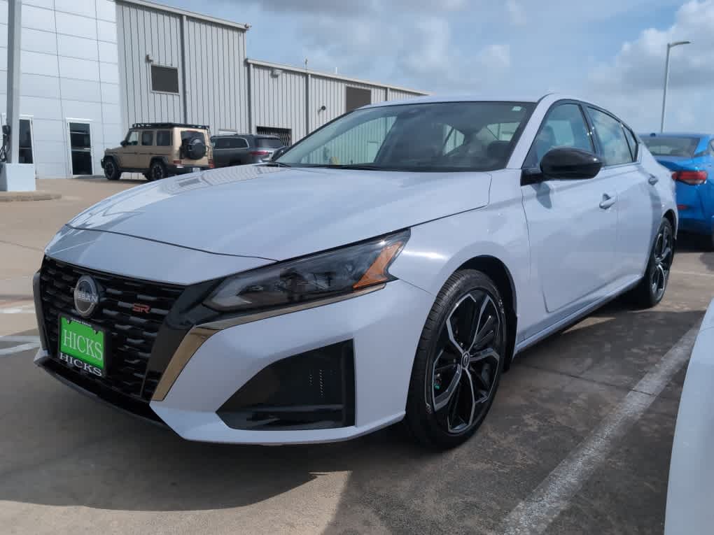 2025 Nissan Altima SR