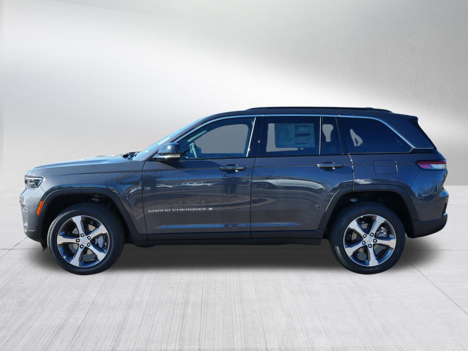 2025 Jeep Grand Cherokee Limited photo 4