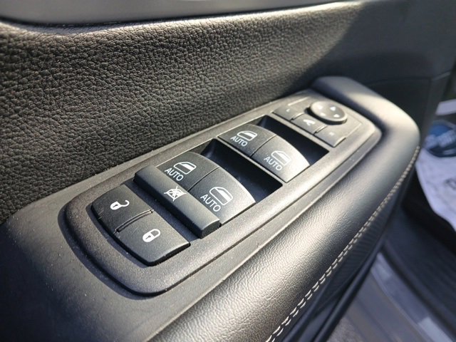 2025 Chrysler Pacifica Limited photo 10