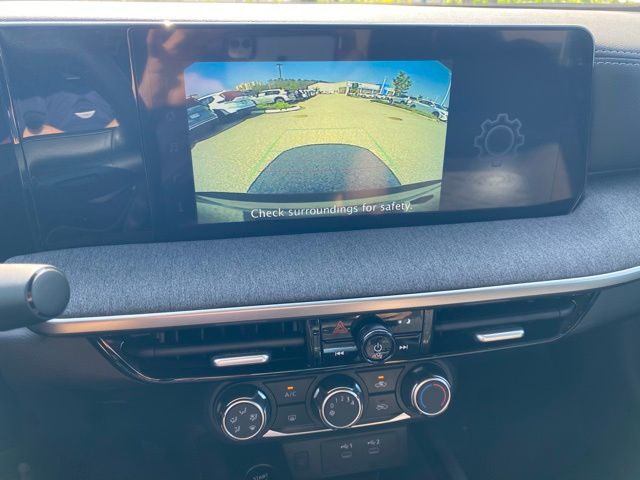 2025 Nissan Kicks SV photo 9