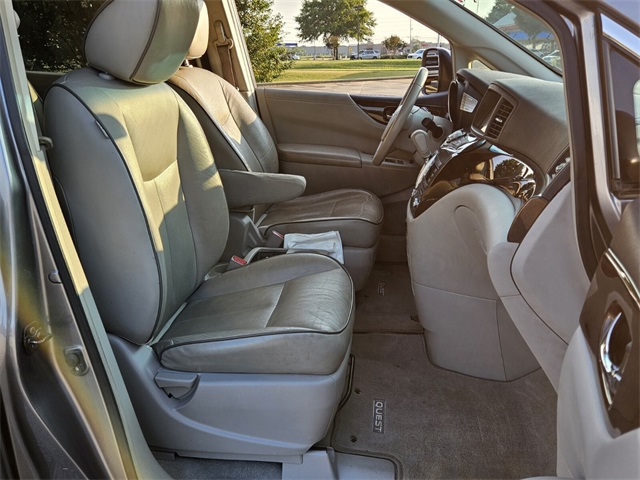 2014 Nissan Quest SV photo 14