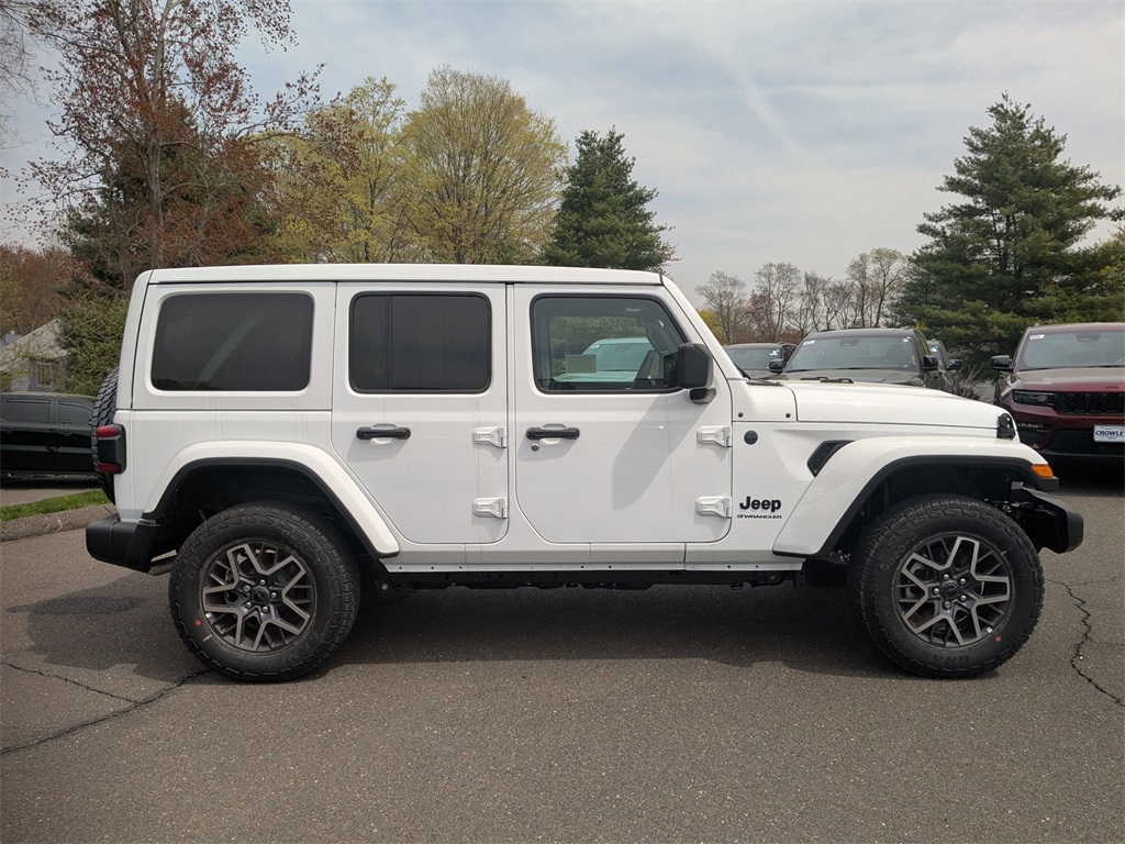 2025 Jeep Wrangler Sahara photo 2