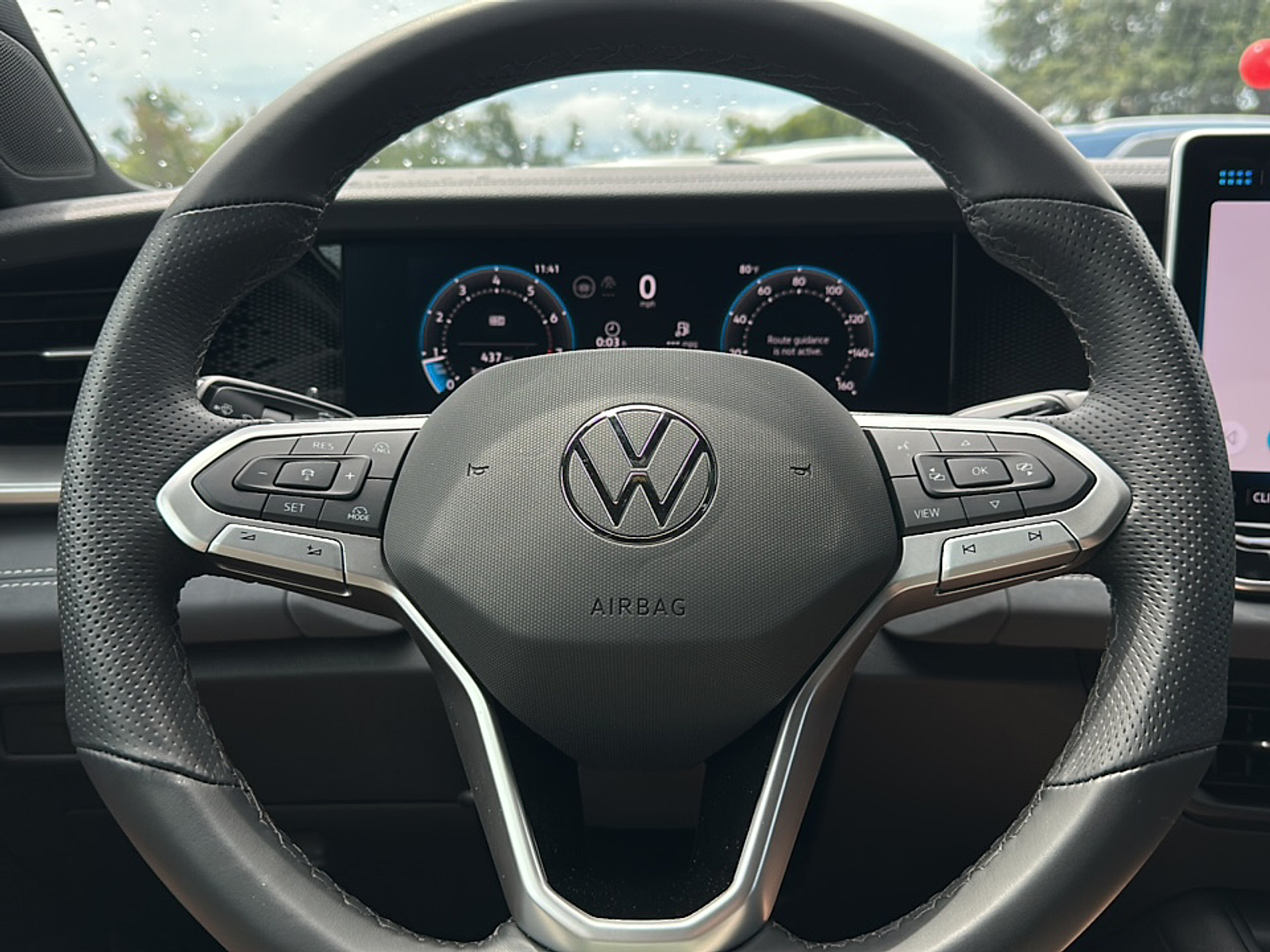 2025 Volkswagen Tiguan SE R-Line Black photo 4