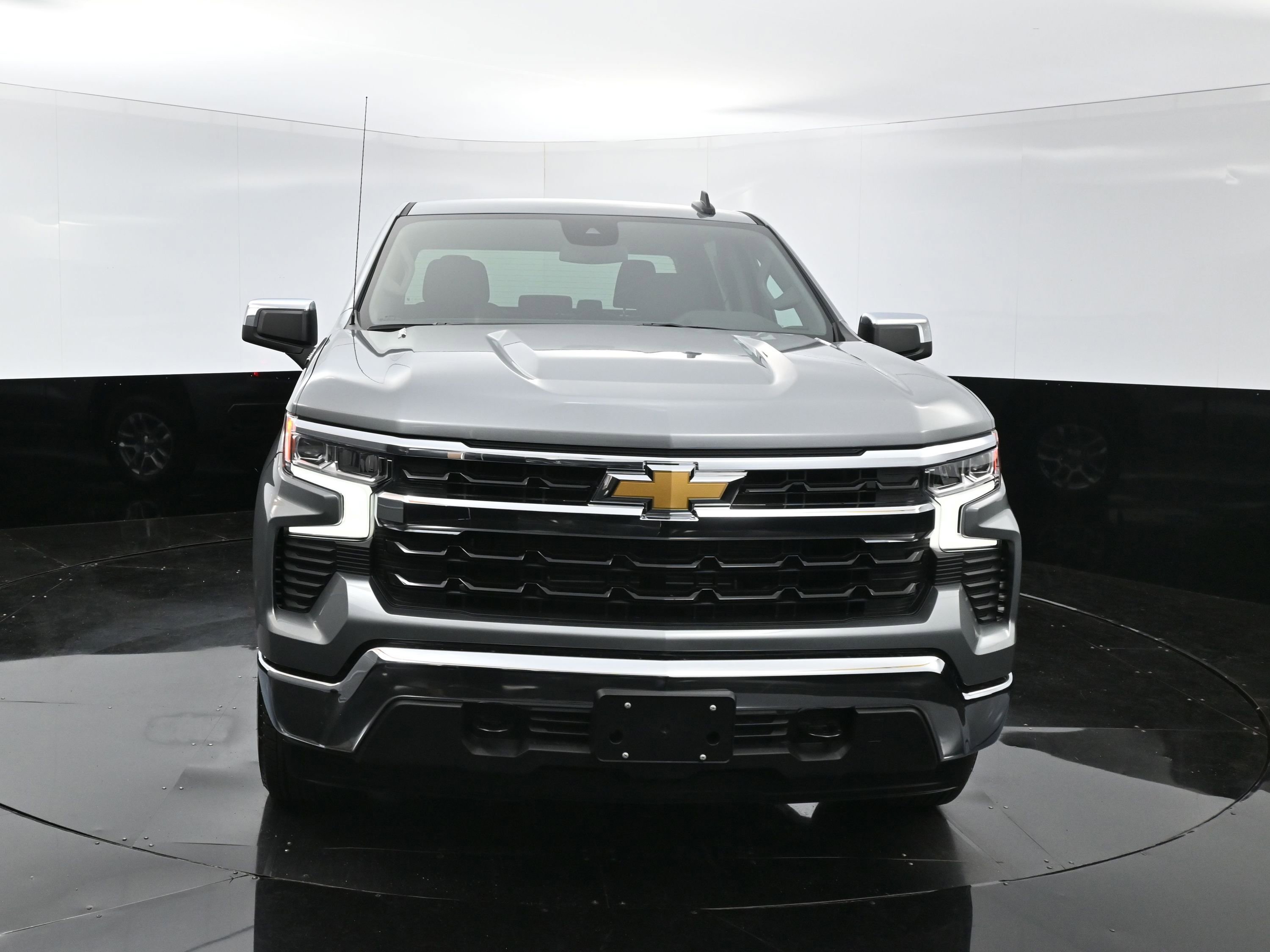 2025 Chevrolet Silverado 1500 LT photo 2