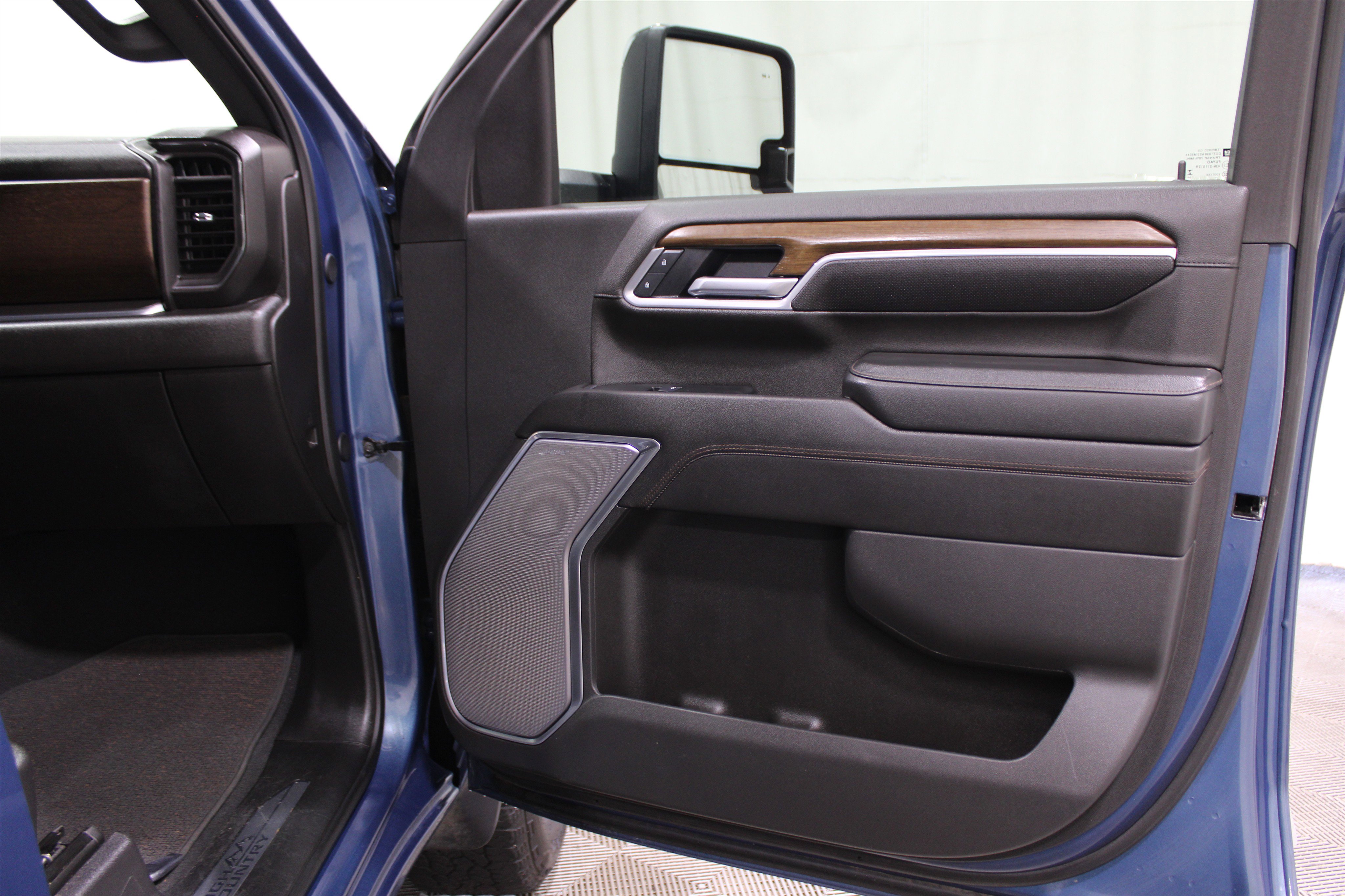 2025 Chevrolet Silverado 2500HD High Country photo 14