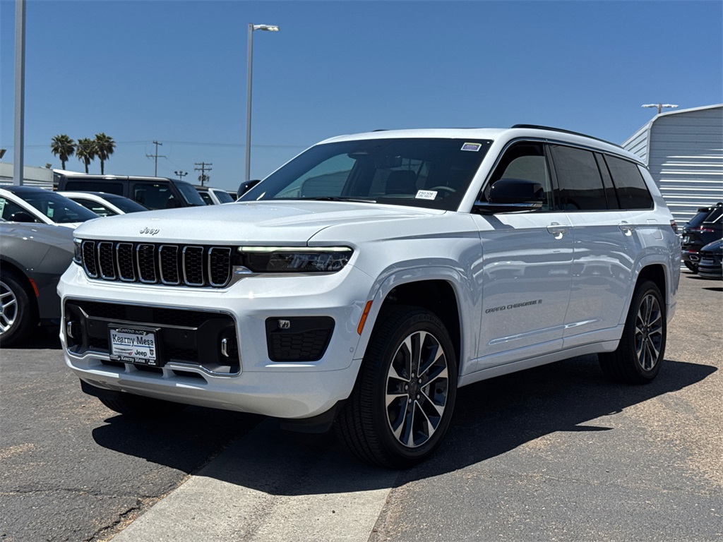 2025 Jeep Grand Cherokee Overland photo 4