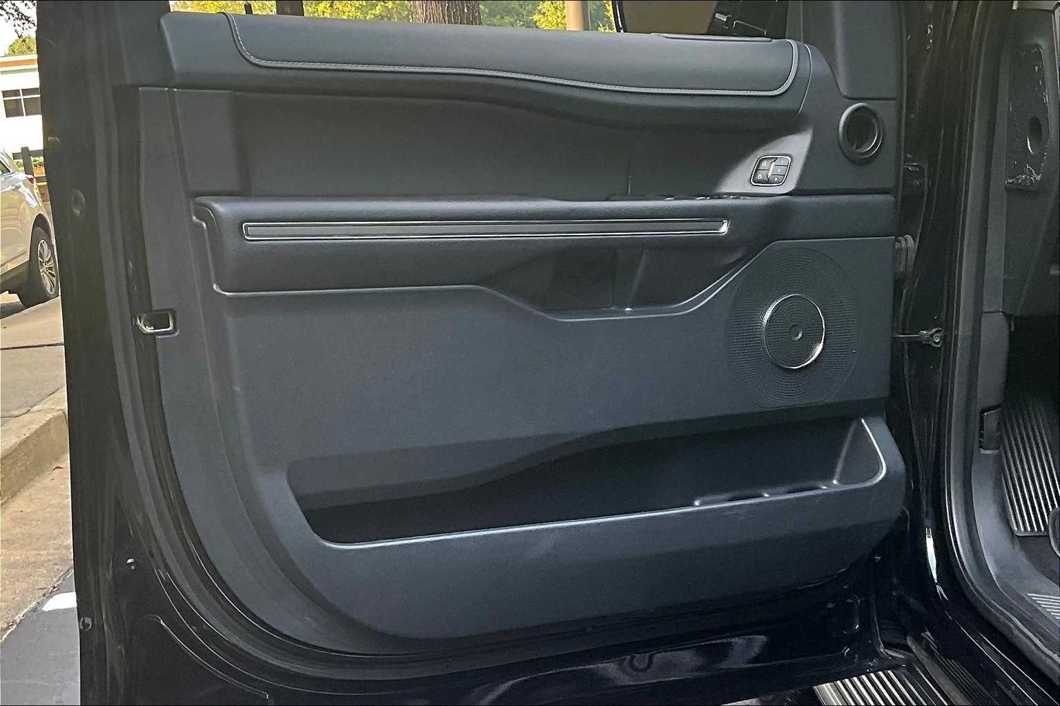 2024 Ford Expedition XLT photo 19