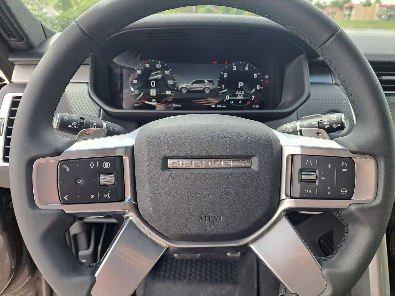 2025 Land Rover Discovery SE photo 11