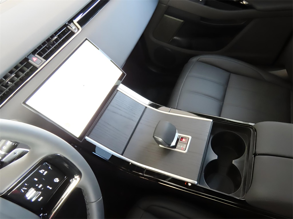 2026 Land Rover Range Rover Evoque Dynamic SE photo 14