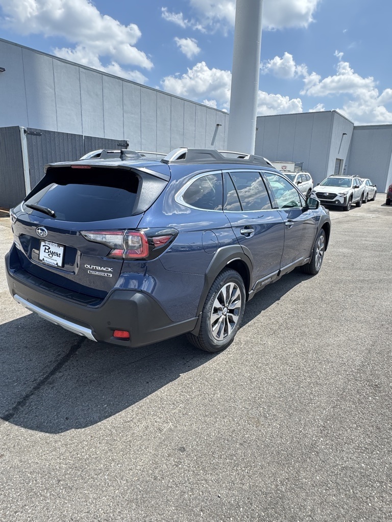 2025 Subaru Outback Touring XT photo 3
