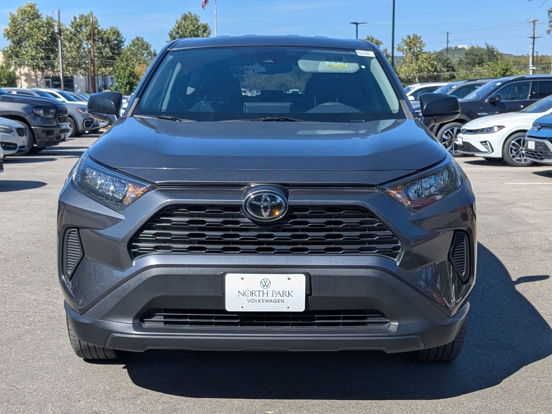 2022 Toyota RAV4 LE photo 3