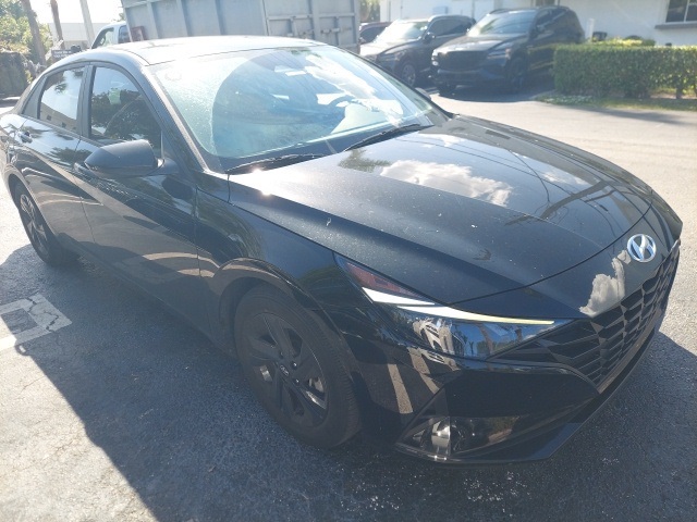 2023 Hyundai Elantra SEL photo 2