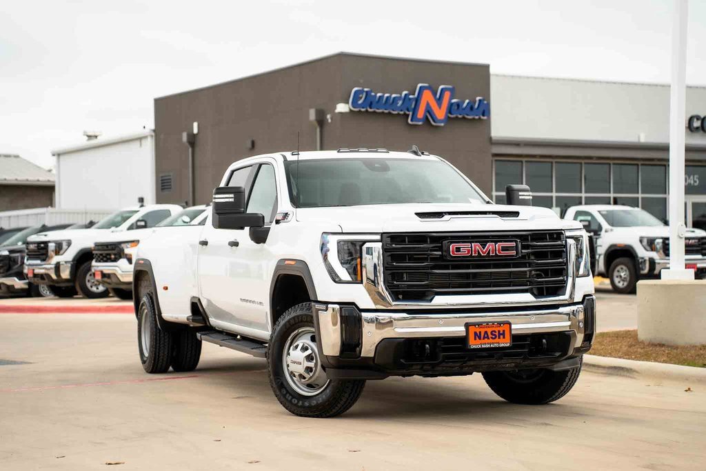 2025 GMC Sierra 3500HD Pro's photo