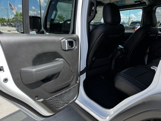 2025 Jeep Wrangler Rubicon photo 16